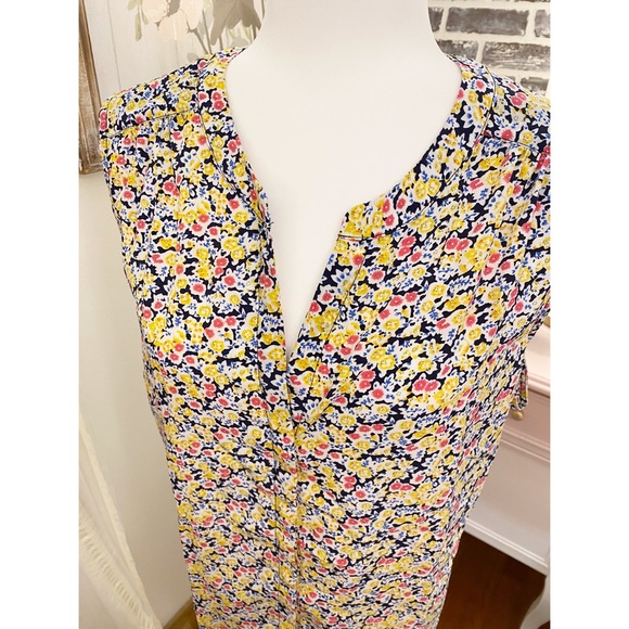 {Dalia} Sleeveless Top - Picture 2 of 6